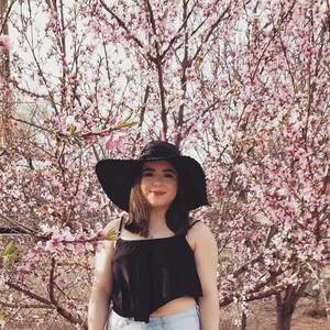 Meet your Posher, Daniela